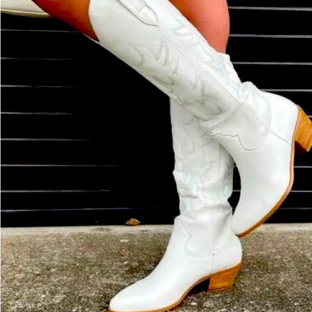 WHITE COWBOY BOOT